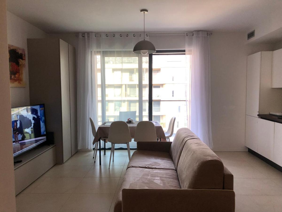 Loft With Terrace In Uptown Milan Near Rho Fiera Apartment Pero Exterior photo